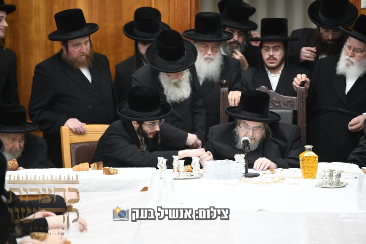 האדמו"ר עם החתן | צילום: אנשיל בעק. מערכת בחצרות קדשנו