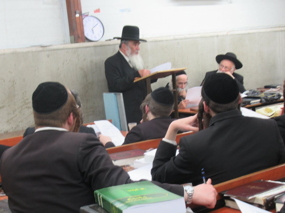 רב השכונות הרב קלמנוביץ בשיעור עירובין