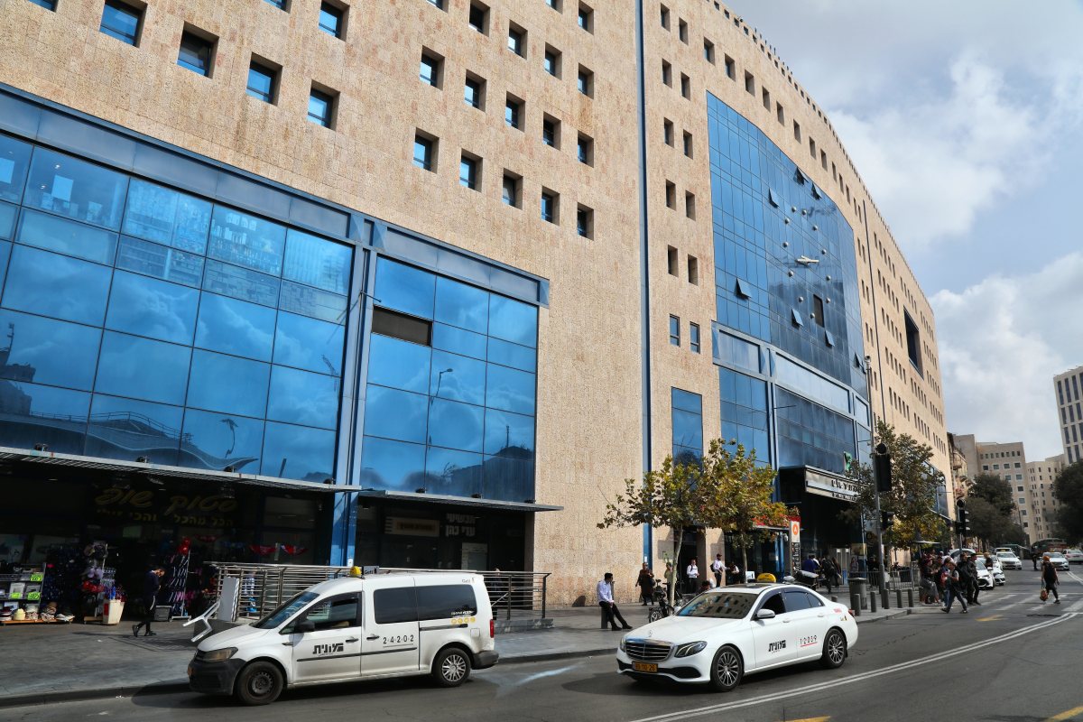 "תלוי בטווח" - מוניות בירושלים | shutterstock