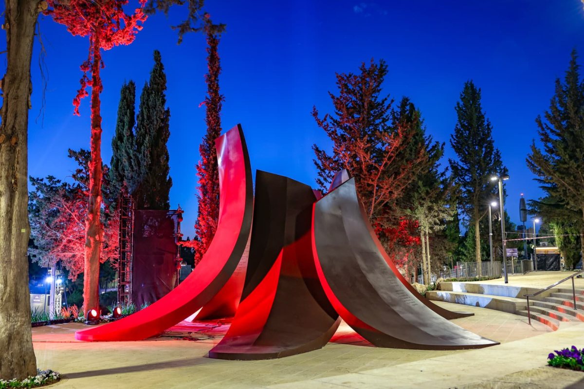 אתר ההנצחה לחללי חרבות ברזל | ארנון בוסאני