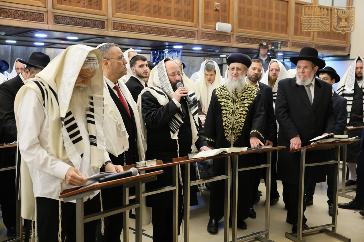 חלק מן המאושרים בכותל | דוברות הקרן למורשת הכותל