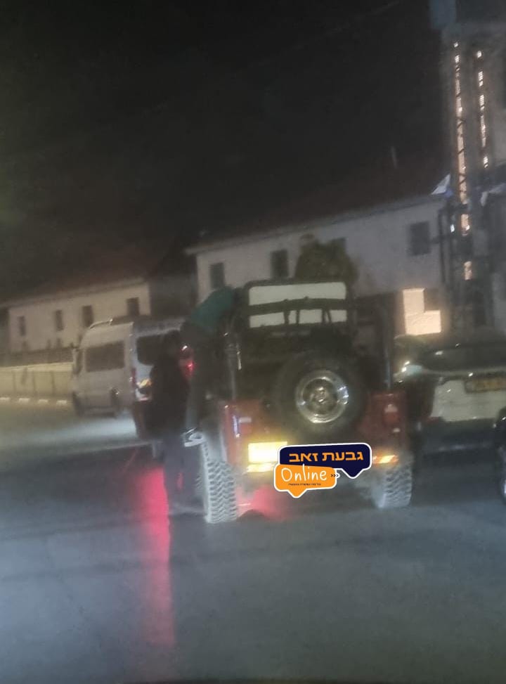 הג'יפ האדום של הציידים | גבעת זאב אונליין