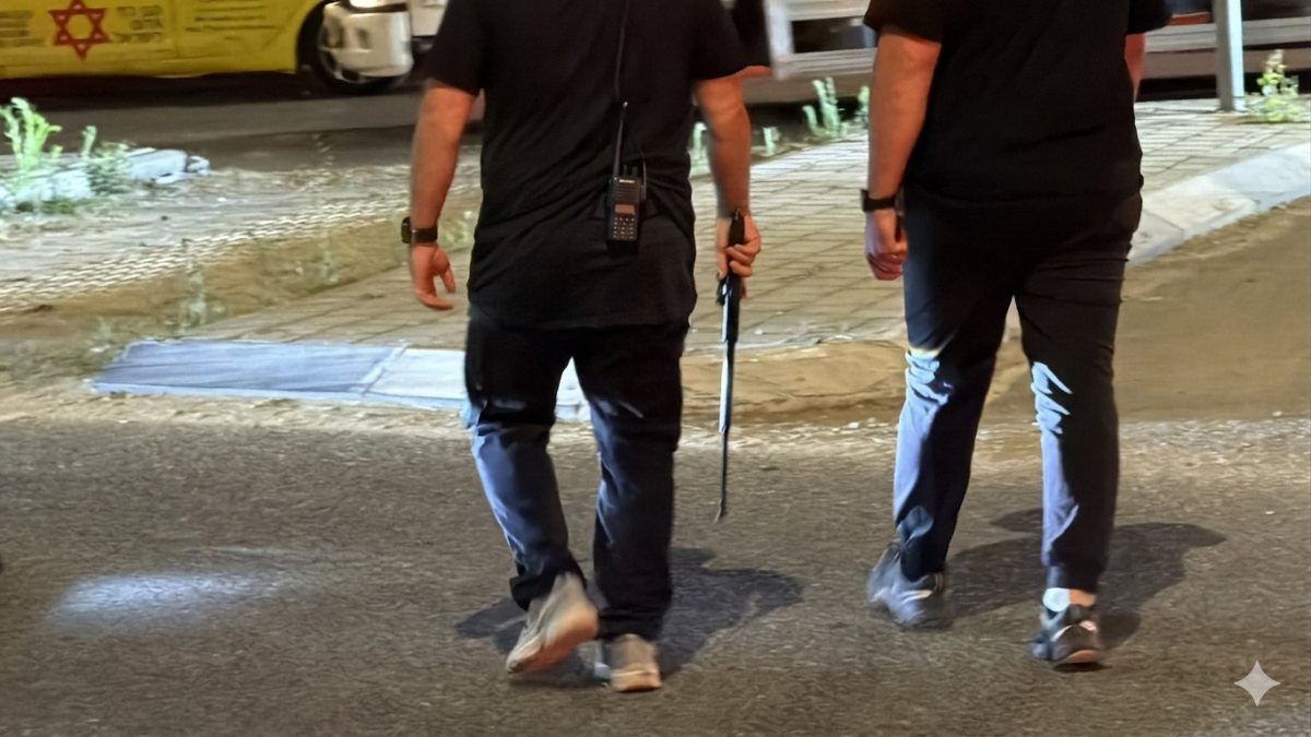האלה הטלסקופית בידיו של שוטר | מקור: לירן תמרי