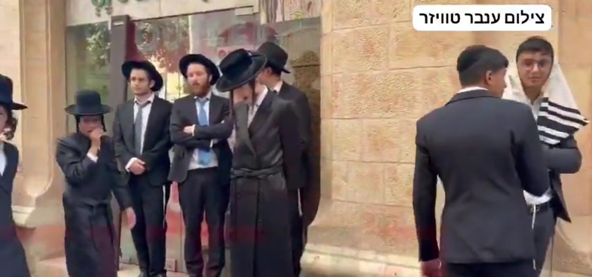 ההפגנה הדועכת מול בית הקפה | ענבר טוויזר -  כתבת לענייני בריאות וירושלים N12