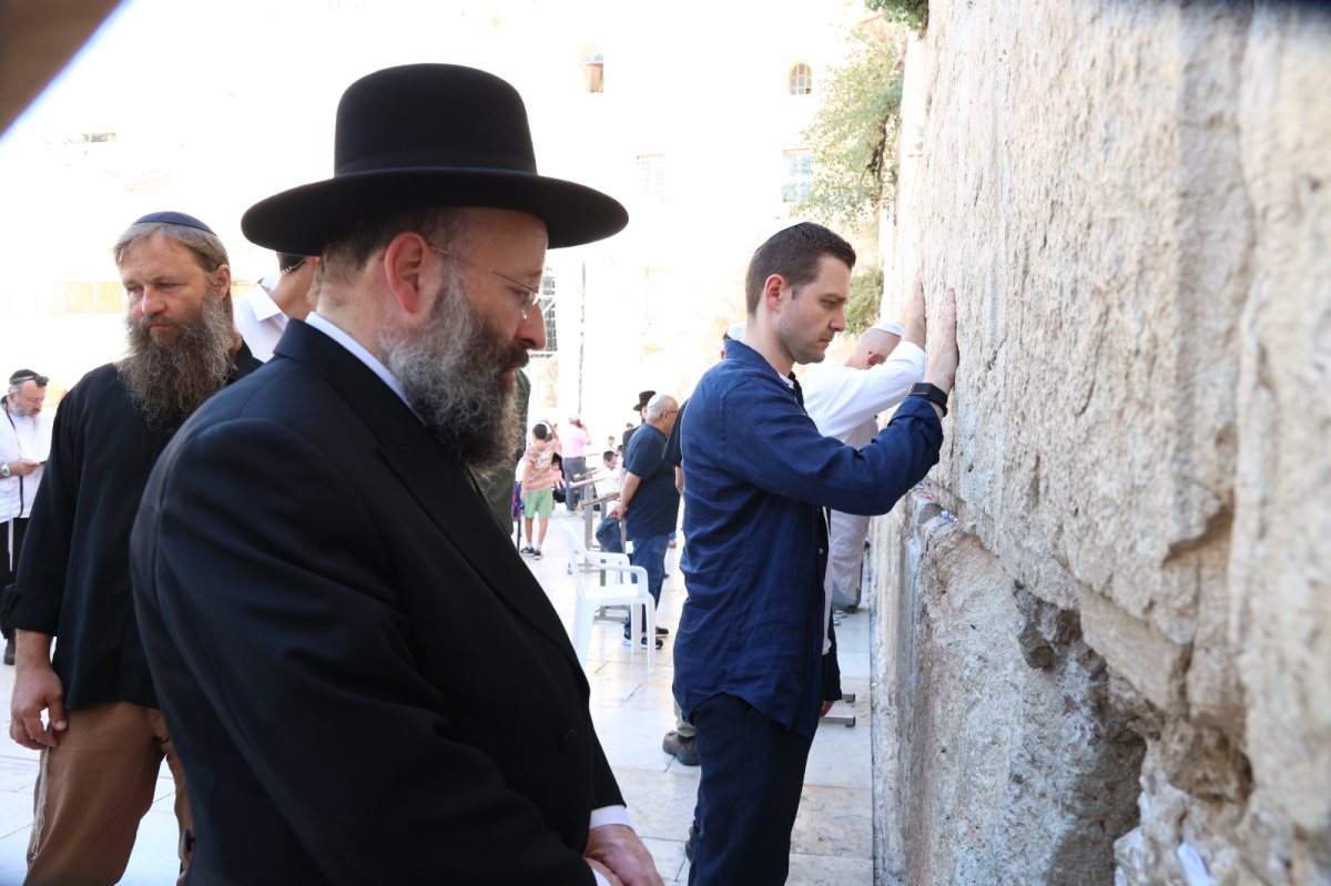 שר החוץ המקדוני בכותל | הקרן למורשת הכותל