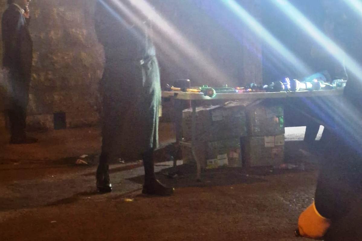 אחד הדוכנים בשעת ליל | מקור: בחדרי חרדים
