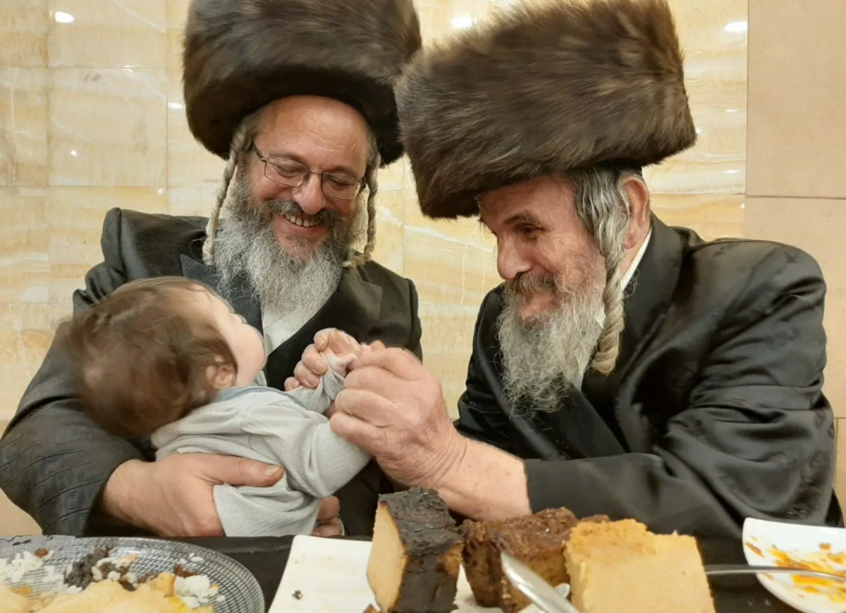 ר' פסח זצ"ל (מימין) עם בנו שנפטר על פניו | צילום: משפחתי
