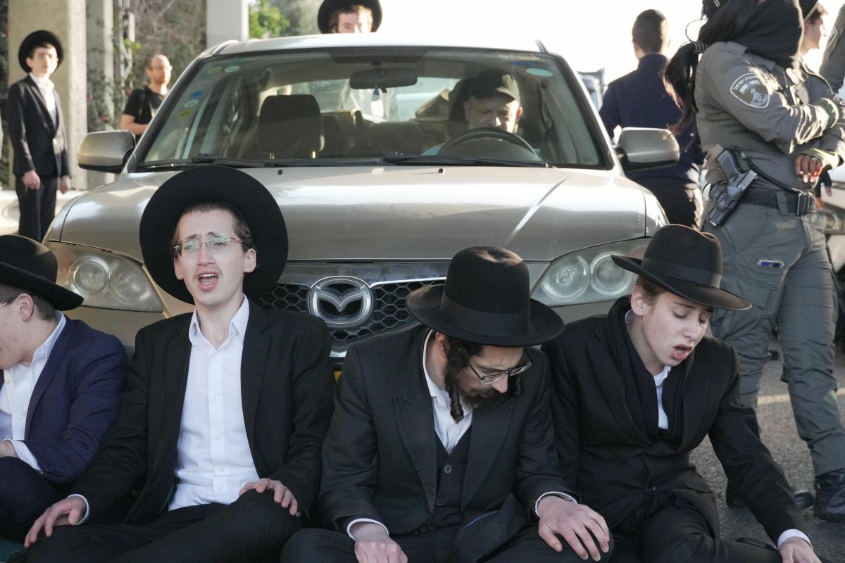 הפגנות נגד הגיוס  shutterstock