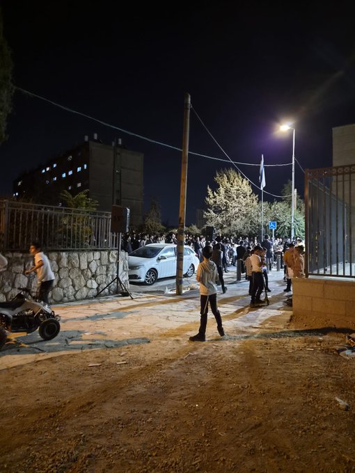 המחאה הבריונית נגד בית הספר | רשתות חברתיות