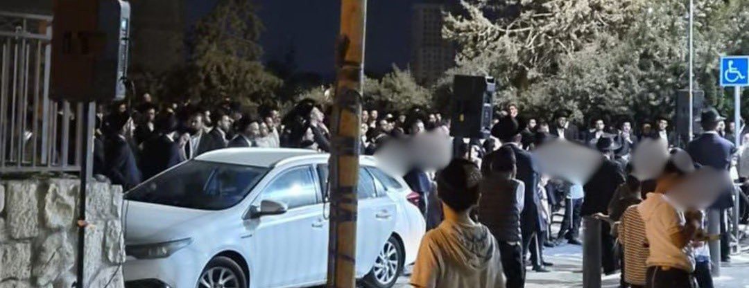 המחאה הבריונית נגד בית הספר | רשתות חברתיות
