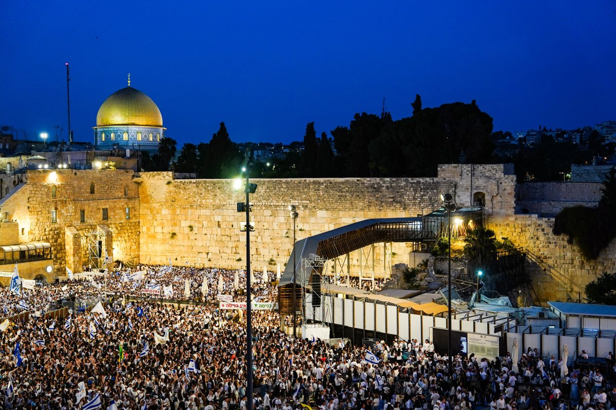 המונים בכותל המערבי | shutterstock