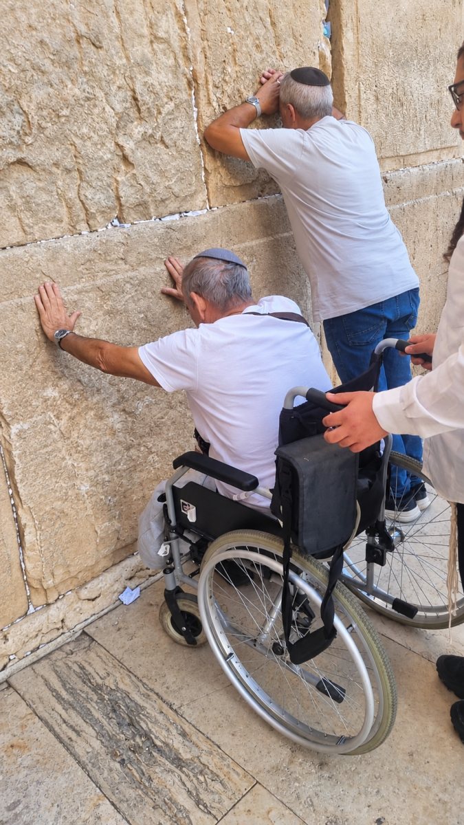 בנימין ליד הכותל | יד שרה
