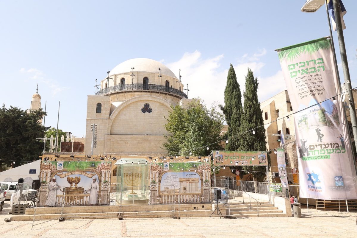 סוכת החזון איש הגדולה בעולם | משרד ירושלים ומורשת