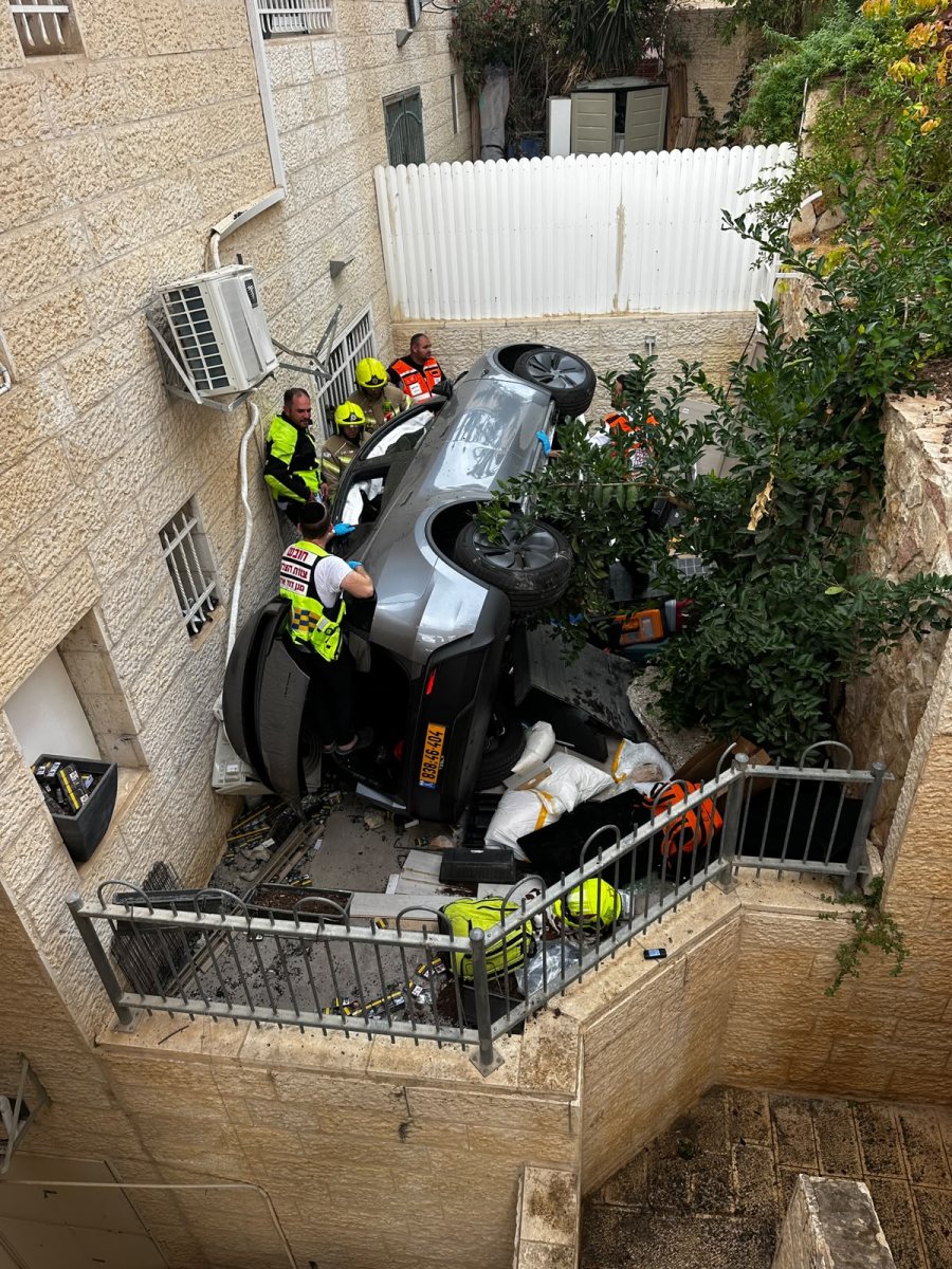 צנחה מגובה | צילום: כבאות והצלה