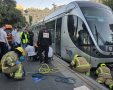 חילוץ ההרוגה מתחת לרכבת הקלהצילום: דוברות כבאות והצלה מחוז ירושלים