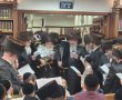 סמוך לכניסת השבת: הנציח את הוריו בספר תורה - וכולם הגיעו לחגוג