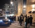 רכב האדמו"ר נמלט מן ההמון | צילום: Doovidl