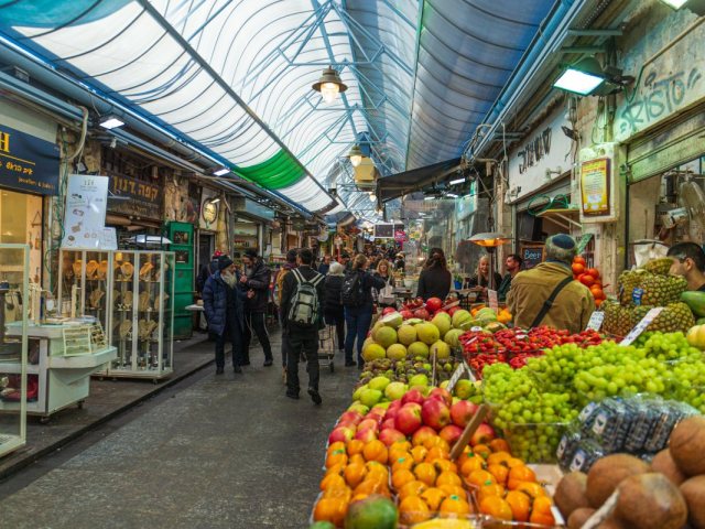 שוקה מחנה יהודה (למצולמים אין קשר לכתבה) | shutterstock
