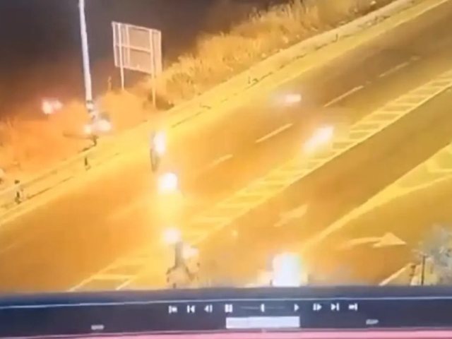 מחבלים זורקים בקבוקי תבערה לעבר מכוניות באזור גוש עציון (צילום ארכיון)