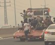 מנוסה מבוהלת מכביש 1. היציאות מהעיר נחסמו.  סיוע אווירי צפוי להגיע מחו"ל (וידאו)