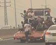 נמלטים מכביש 1. תמונה לפי תקנה 7א לחז"י