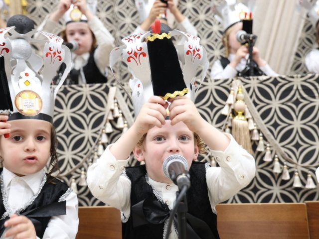 סעודת חומש בת"ת סאטמר. צילום: דוד ארזני