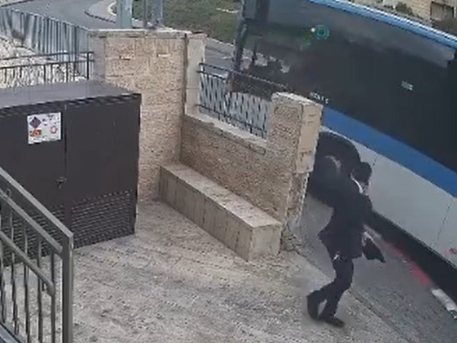 רגע התאונה | מתוך מצלמת האבטחה