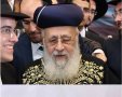 הרב יוסף על רקע המכתב | צילום הרב: משה לנקרי