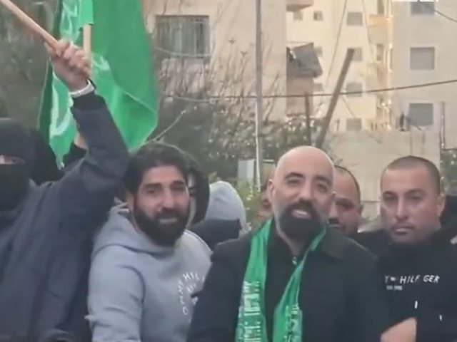 המחבל ועבירת התנועה | רשתות ערביות