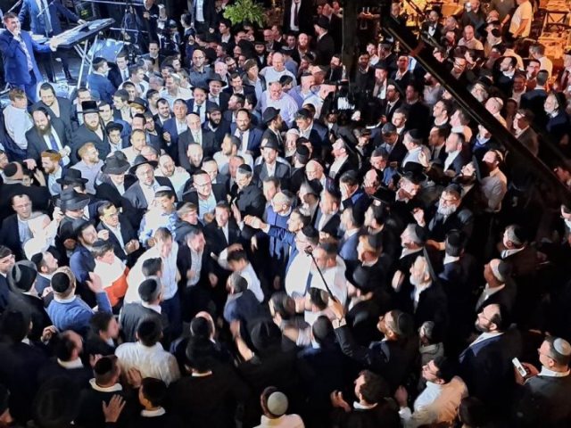 רוקדים לכבודה של תורה. ברוך טלר ומשה ברונשטיין