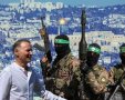 איש העסקים לצד מחבלי חמאס | ישראל היום