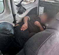 מתחבא במושב האחורי | דוברות המשטרה