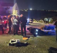  תיעוד האופנוע שננטש והבגדים של אחד הפצועים בסמוך מאוד לביתו של ראש המועצה | גבעת זאב אונליין