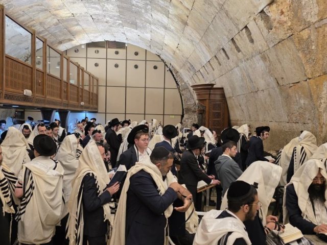 יהודים בכותל אחרי הסרת ההגבלות | הקרן למורשת הכותל