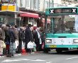 תמונות נשים חוזרות לאוטובוסים בירושלים