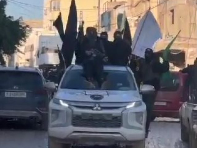 חמושי ג'נין על הרכבים המשוריינים. פרסום לפי סעיף 27א לחוק זכויות יוצרים