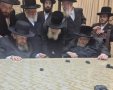 גדולי הדור במפגש הנדיר | מאחור: ח"כ ישראל אייכלר, המכהן עדיין כסגן שר