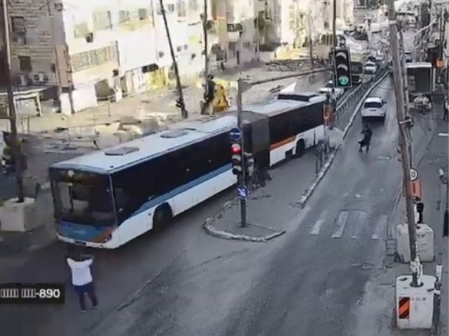 התיעוד מהידרדרות האוטובוס ברחוב בר אילן. פרסום לפי סעיף 27א לחוק זכויות יוצרים