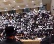לאחר הניתוח שעבר האדמו"ר: צפו במעמד המרגש למאות תלמידי המוסדות