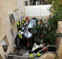 צנחה מגובה | צילום: כבאות והצלה