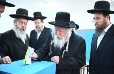 האדמו"ר מגור בקלפי | צילום: שוקי לרר