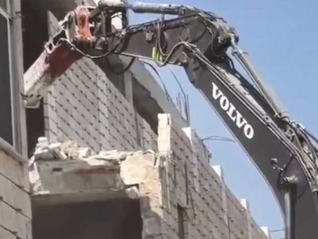 הריסת מבנה לא חוקי בא-ראם. פרסום לפי סעיף 27א לחוק זכויות יוצרים