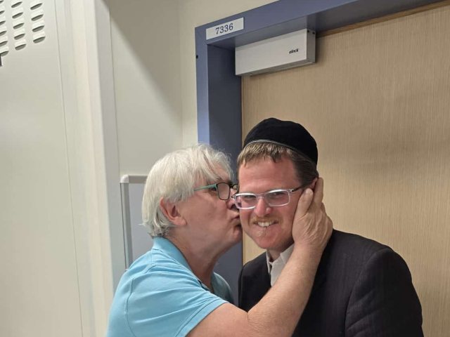 חיבוק ליעקב שקול. אשכולות