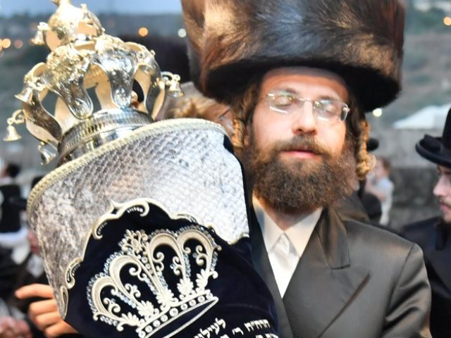 לאה - צילום עצמי via Hamichlol