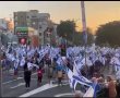 מאות השתתפו הערב במחאת נס ציונה, למרות החום הכבד. 