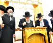 "עוצו עצה ותופר": מרן הגר"ד לנדו רוקד עם אלפי תלמידי ישיבת מיר (וידאו)