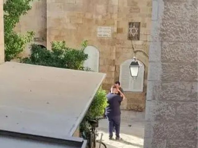 שני החשודים באיזור הבית | שימוש לפי סעיף 27א