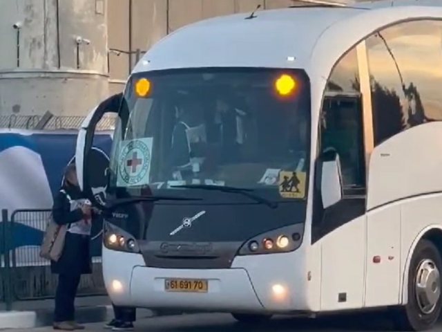 האוטובוסים שיובילו את המחבלים המשוחררים | שימוש לפי סעיף 27א'