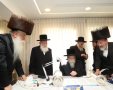 האדמור מבאיאן כותב אות בספר התורה