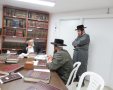 הרב שמעון שישא אצל הגרמ"ה הירש | מקור: משה וייסברג